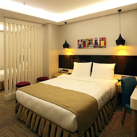 尼桑塔斯卡丽娜公园公寓 公寓式酒店 3*