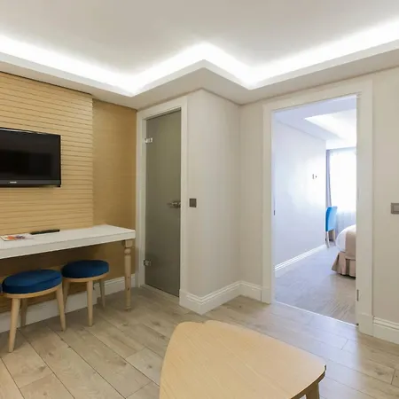 尼桑塔斯卡丽娜公园公寓 公寓式酒店